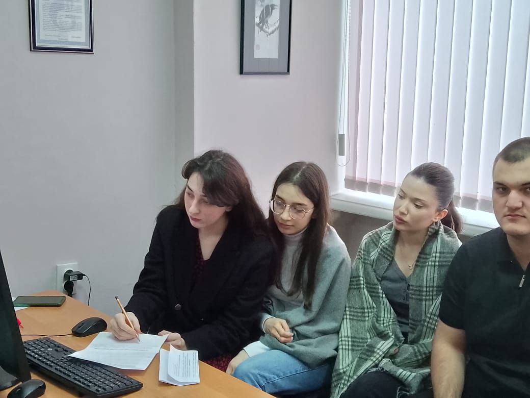 Участники ДНК «Нефтяник» за работой